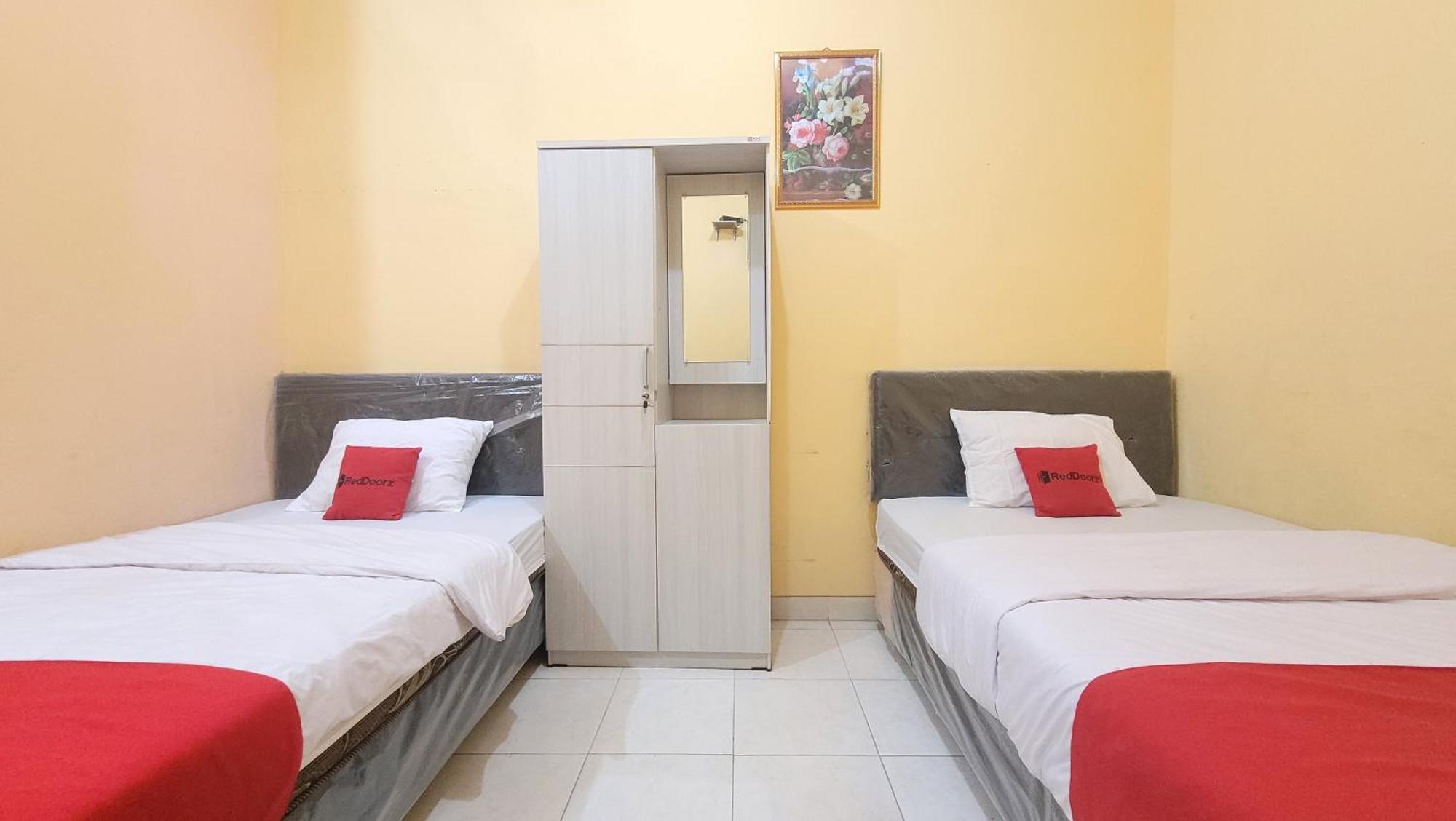 Oyo Flagship 90768 Endrayanti Syariah 2*